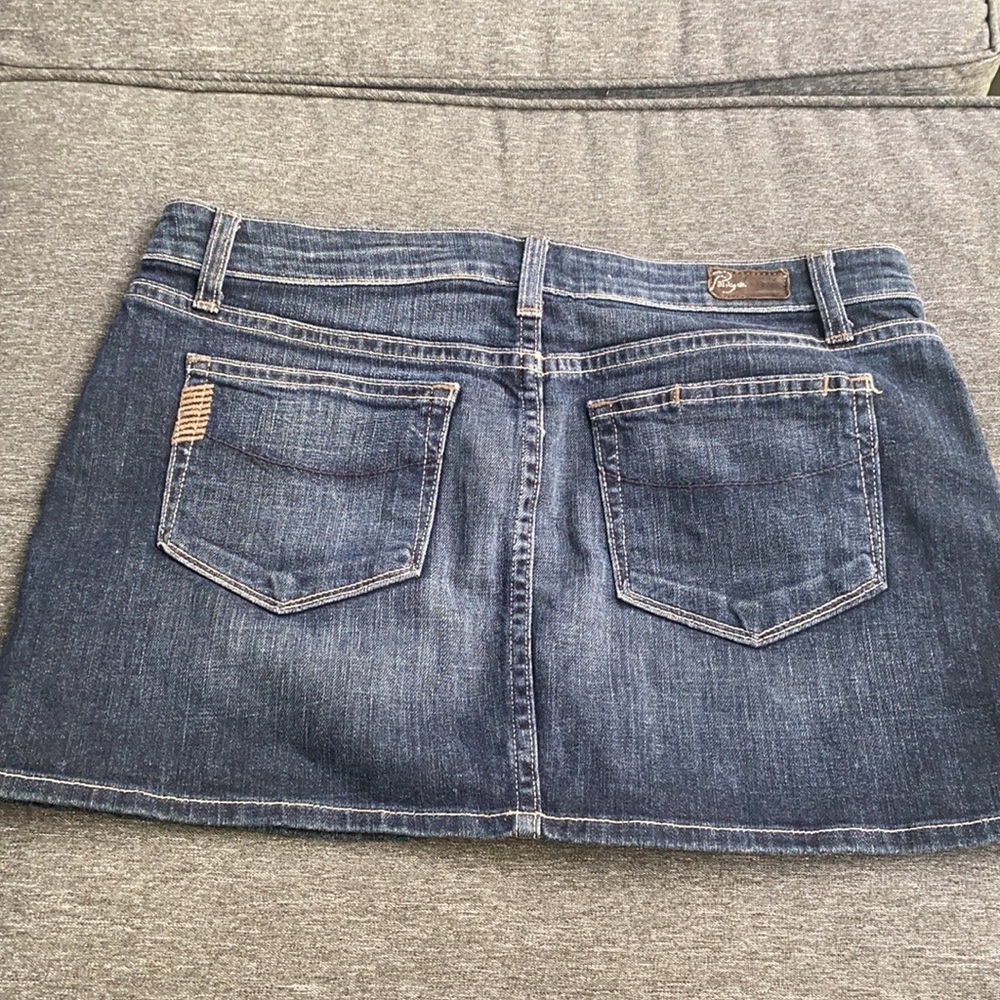 2000’s mini skirt
